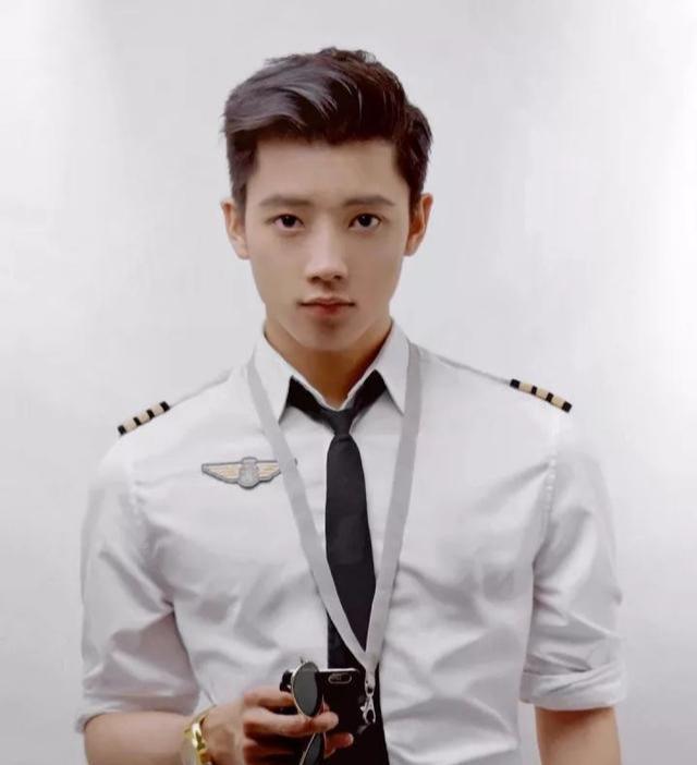 学霸转行做男模,高颜值好身材引摄影师都点赞 学霸转行做男模,高颜值好身材引摄影师都点赞