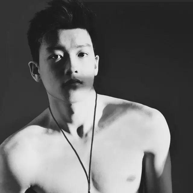 学霸转行做男模,高颜值好身材引摄影师都点赞 学霸转行做男模,高颜值好身材引摄影师都点赞