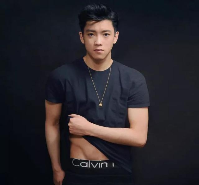 学霸转行做男模,高颜值好身材引摄影师都点赞 学霸转行做男模,高颜值好身材引摄影师都点赞