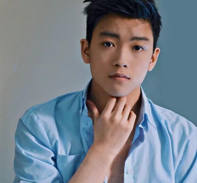 学霸转行做男模,高颜值好身材引摄影师都点赞 学霸转行做男模,高颜值好身材引摄影师都点赞