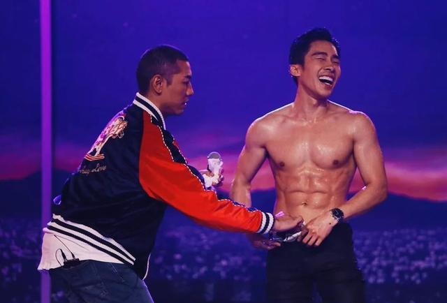 他因出演肌肉爸爸而走红,成熟男人味魅力无法挡 他因出演肌肉爸爸而走红,成熟男人味魅力无法挡