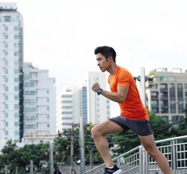 他因出演肌肉爸爸而走红,成熟男人味魅力无法挡 他因出演肌肉爸爸而走红,成熟男人味魅力无法挡