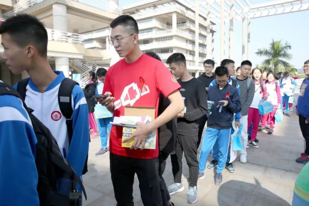 广东最新艾滋疫情概况——整体处于低流行水平,男男同性、老年病例比例增高 广东最新艾滋疫情概况——整体处于低流行水平,男男同性、老年病例比例增高