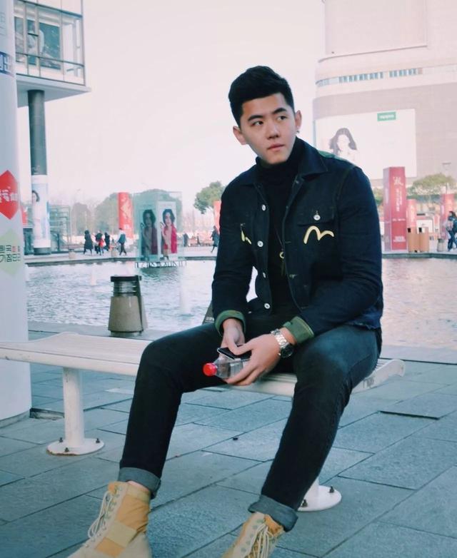 宁波大学193CM篮球校草穿正装,这大长腿太帅了 宁波大学193CM篮球校草穿正装,这大长腿太帅了