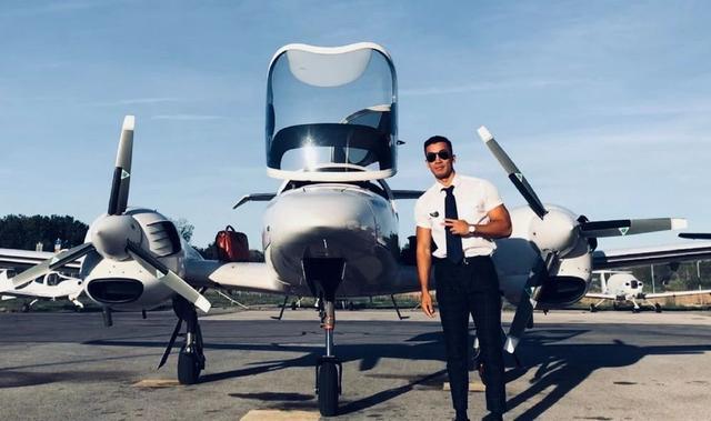 飞行员衣服下藏着这样的身材,荷尔蒙旺盛的男人 飞行员衣服下藏着这样的身材,荷尔蒙旺盛的男人