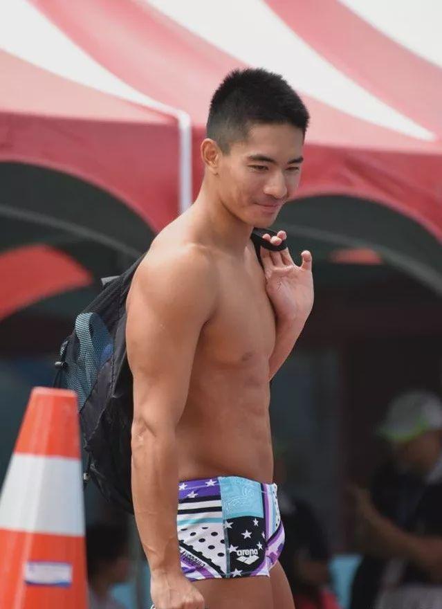 泳池偶遇的175cm的肌肉男,竟然是一名正宗的体育生 泳池偶遇的175cm的肌肉男,竟然是一名正宗的体育生