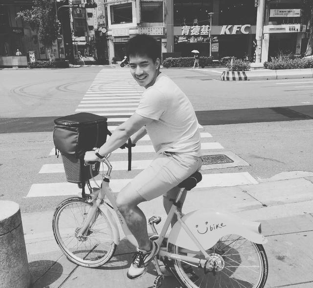 泳池偶遇的175cm的肌肉男,竟然是一名正宗的体育生 泳池偶遇的175cm的肌肉男,竟然是一名正宗的体育生