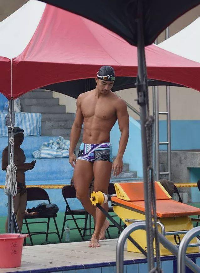 泳池偶遇的175cm的肌肉男,竟然是一名正宗的体育生 泳池偶遇的175cm的肌肉男,竟然是一名正宗的体育生