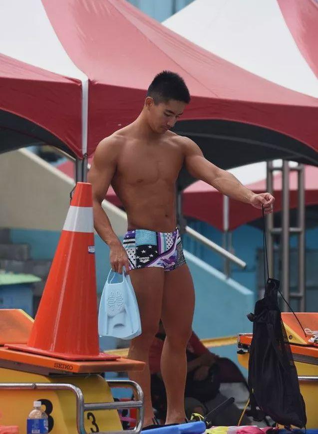 泳池偶遇的175cm的肌肉男,竟然是一名正宗的体育生 泳池偶遇的175cm的肌肉男,竟然是一名正宗的体育生