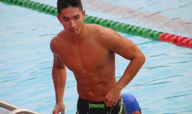 泳池偶遇的175cm的肌肉男,竟然是一名正宗的体育生 泳池偶遇的175cm的肌肉男,竟然是一名正宗的体育生