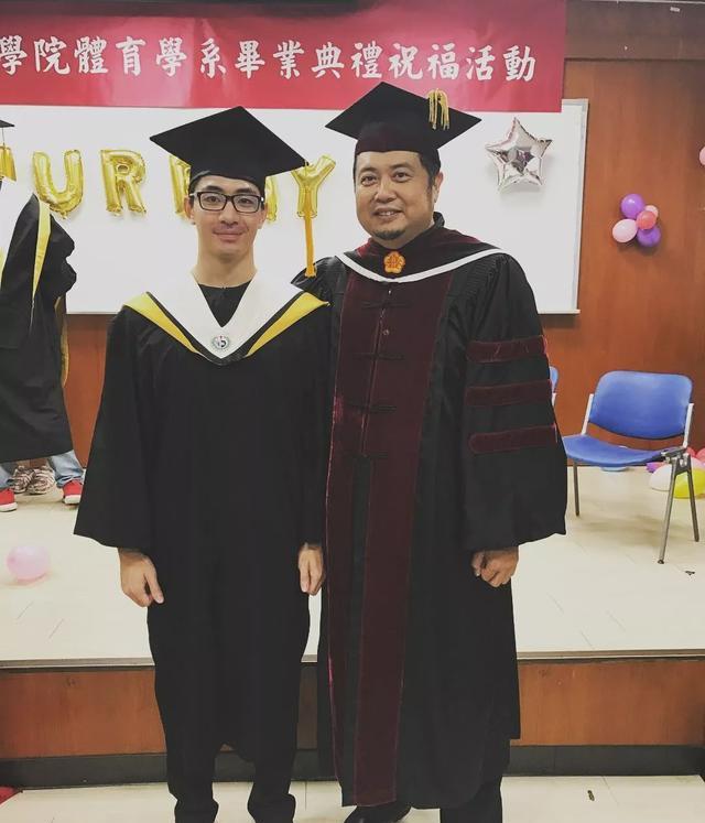 泳池偶遇的175cm的肌肉男,竟然是一名正宗的体育生 泳池偶遇的175cm的肌肉男,竟然是一名正宗的体育生