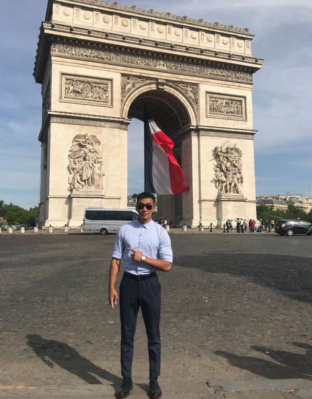 飞行员衣服下藏着这样的身材,荷尔蒙旺盛的男人 飞行员衣服下藏着这样的身材,荷尔蒙旺盛的男人