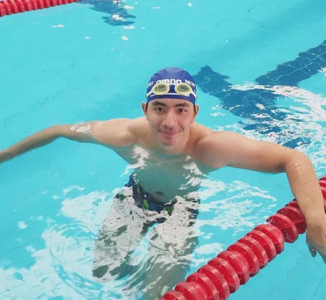 泳池偶遇的175cm的肌肉男,竟然是一名正宗的体育生 泳池偶遇的175cm的肌肉男,竟然是一名正宗的体育生