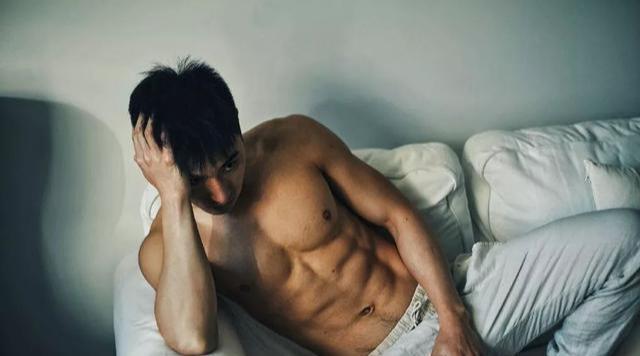 寸头帅气硬汉袁福福身材好到爆 寸头帅气硬汉袁福福身材好到爆