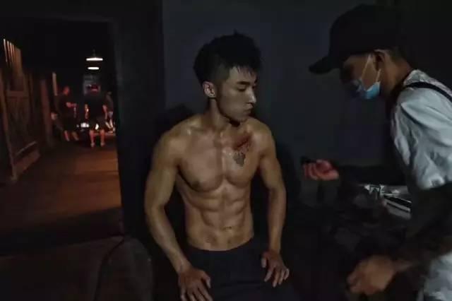 寸头帅气硬汉袁福福身材好到爆 寸头帅气硬汉袁福福身材好到爆