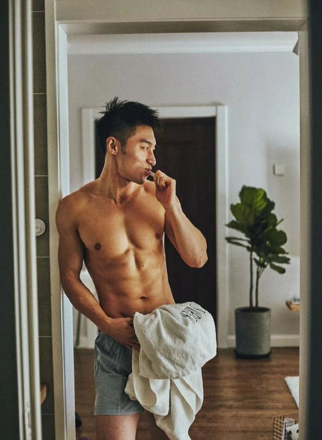 寸头帅气硬汉袁福福身材好到爆 寸头帅气硬汉袁福福身材好到爆