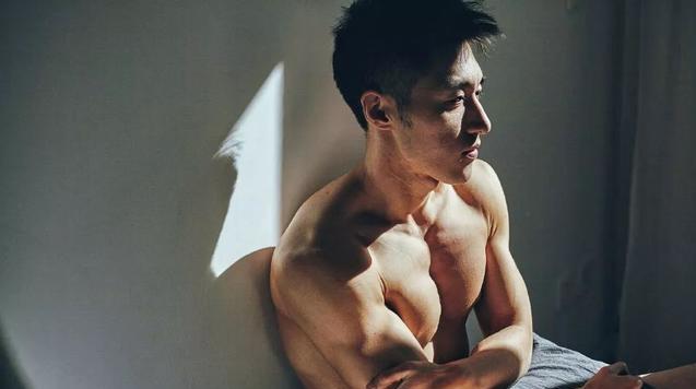 寸头帅气硬汉袁福福身材好到爆 寸头帅气硬汉袁福福身材好到爆