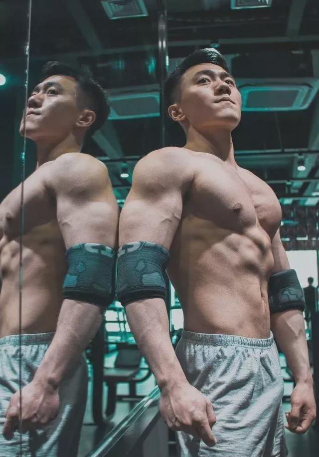 185CM东北电力大学肌肉男谢松锤,他的视频你看过吗 185CM东北电力大学肌肉男谢松锤,他的视频你看过吗