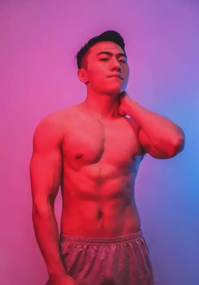 185CM东北电力大学肌肉男谢松锤,他的视频你看过吗 185CM东北电力大学肌肉男谢松锤,他的视频你看过吗