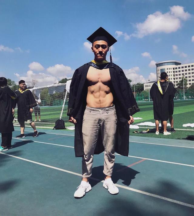 185CM东北电力大学肌肉男谢松锤,他的视频你看过吗 185CM东北电力大学肌肉男谢松锤,他的视频你看过吗