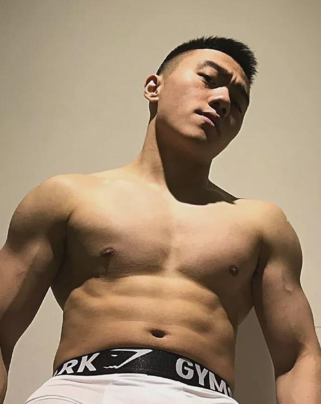 185CM东北电力大学肌肉男谢松锤,他的视频你看过吗 185CM东北电力大学肌肉男谢松锤,他的视频你看过吗