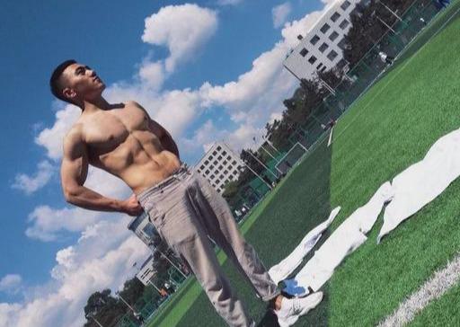 185CM东北电力大学肌肉男谢松锤,他的视频你看过吗 185CM东北电力大学肌肉男谢松锤,他的视频你看过吗