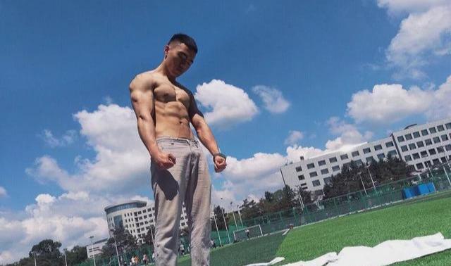 185CM东北电力大学肌肉男谢松锤,他的视频你看过吗 185CM东北电力大学肌肉男谢松锤,他的视频你看过吗