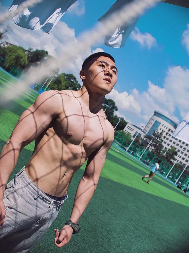 185CM东北电力大学肌肉男谢松锤,他的视频你看过吗 185CM东北电力大学肌肉男谢松锤,他的视频你看过吗