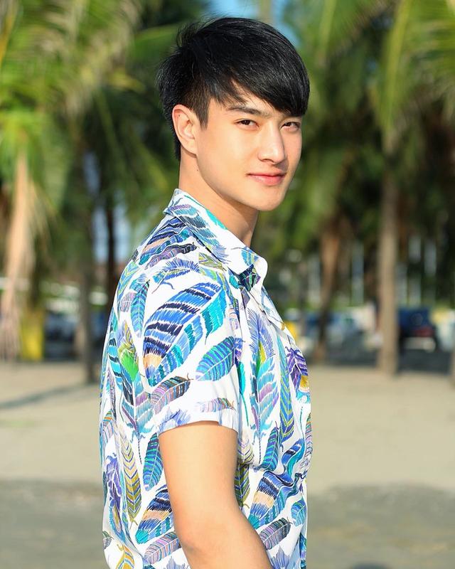 爱打羽毛球,身材修长的薄肌泰国小生 爱打羽毛球,身材修长的薄肌泰国小生