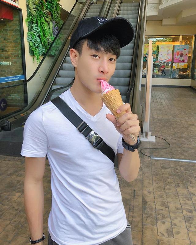 爱打羽毛球,身材修长的薄肌泰国小生 爱打羽毛球,身材修长的薄肌泰国小生