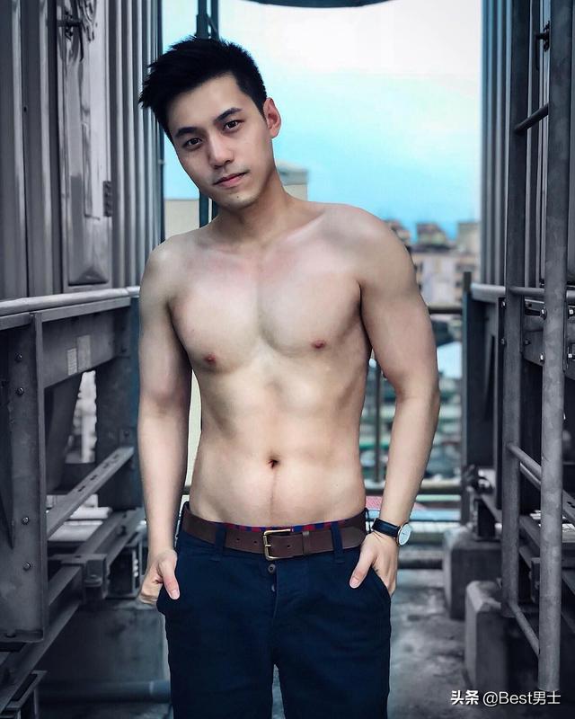 一不小心就给电到了。街拍网红帅哥henrydeng 一不小心就给电到了。街拍网红帅哥henrydeng