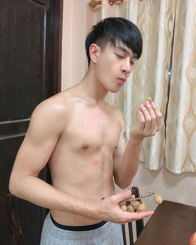 爱打羽毛球,身材修长的薄肌泰国小生 爱打羽毛球,身材修长的薄肌泰国小生