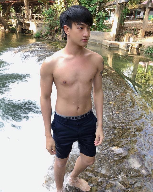 爱打羽毛球,身材修长的薄肌泰国小生 爱打羽毛球,身材修长的薄肌泰国小生