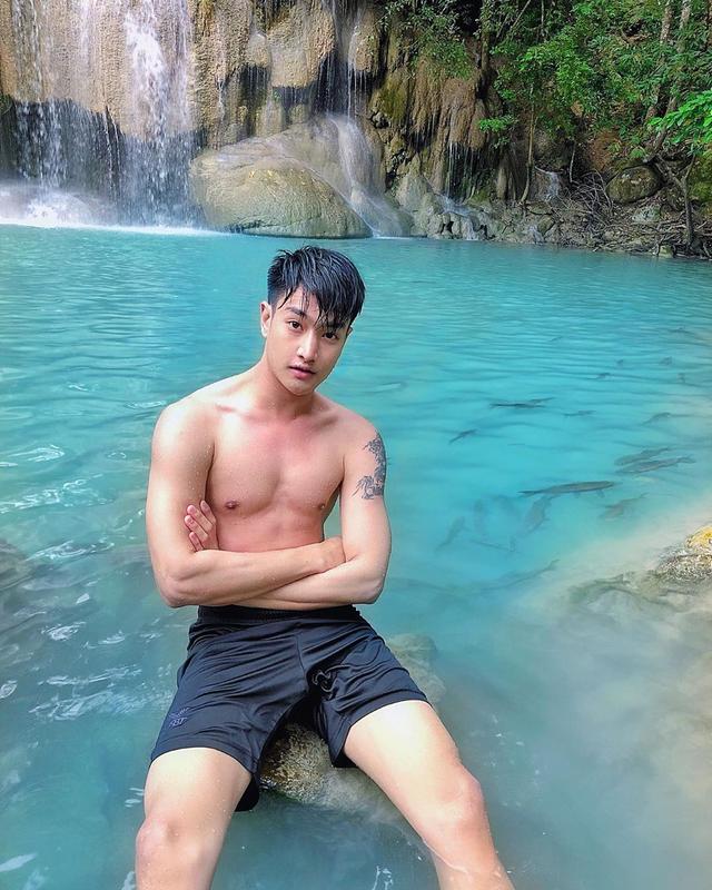 爱打羽毛球,身材修长的薄肌泰国小生 爱打羽毛球,身材修长的薄肌泰国小生