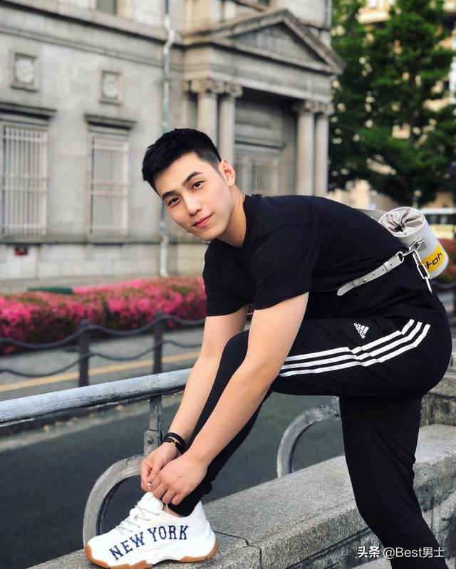 一不小心就给电到了。街拍网红帅哥henrydeng 一不小心就给电到了。街拍网红帅哥henrydeng