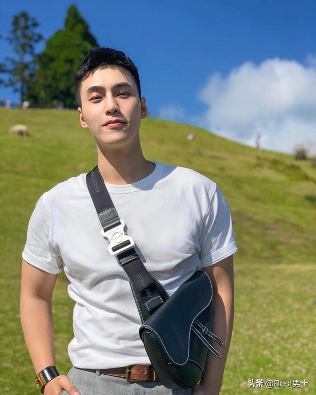 一不小心就给电到了。街拍网红帅哥henrydeng 一不小心就给电到了。街拍网红帅哥henrydeng