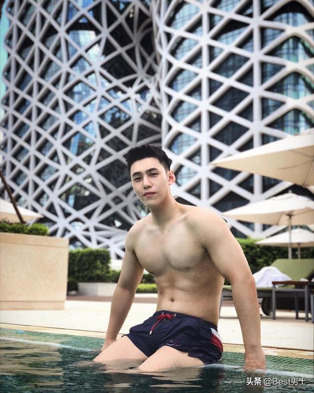 一不小心就给电到了。街拍网红帅哥henrydeng 一不小心就给电到了。街拍网红帅哥henrydeng