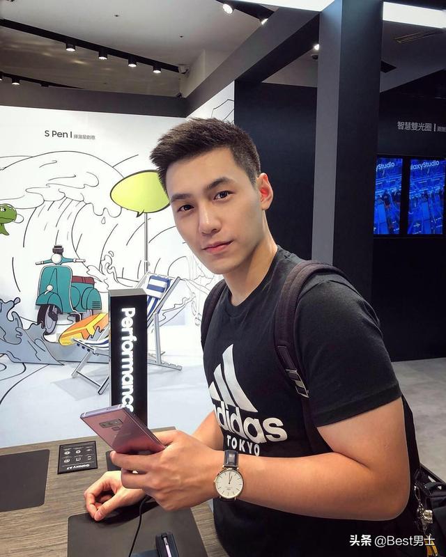 一不小心就给电到了。街拍网红帅哥henrydeng 一不小心就给电到了。街拍网红帅哥henrydeng