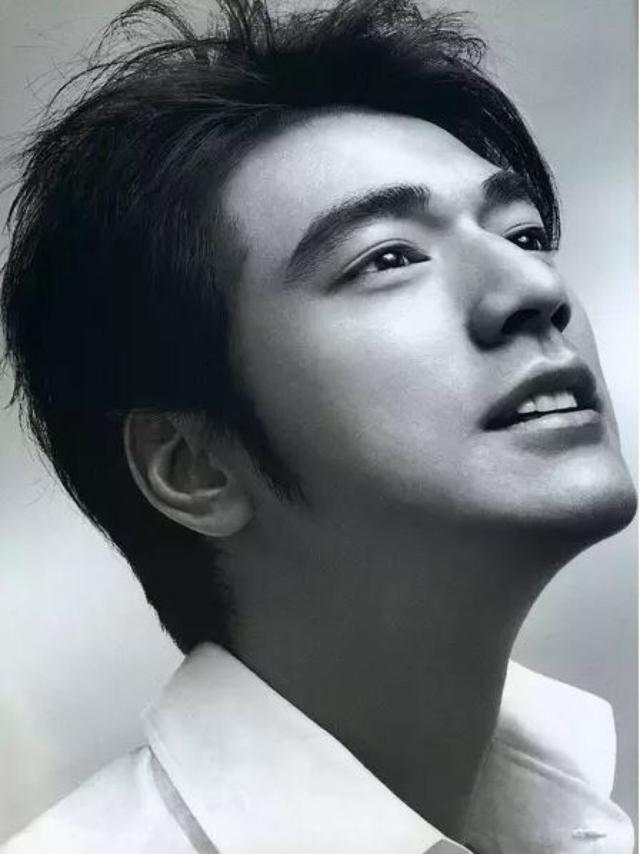 世界最帅百名帅哥,我来告诉你:肖战、十国混血儿米勒、阿兰德隆 世界最帅百名帅哥,我来告诉你:肖战、十国混血儿米勒、阿兰德隆