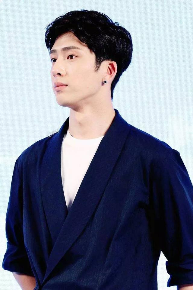 世界最帅百名帅哥,我来告诉你:肖战、十国混血儿米勒、阿兰德隆 世界最帅百名帅哥,我来告诉你:肖战、十国混血儿米勒、阿兰德隆