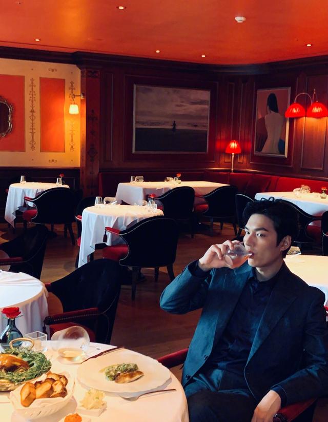 李敏镐强势回归,西装革履更爱私下的街头随性,颜值已回高峰 李敏镐强势回归,西装革履更爱私下的街头随性,颜值已回高峰