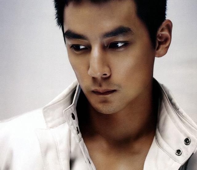 世界最帅百名帅哥,我来告诉你:肖战、十国混血儿米勒、阿兰德隆 世界最帅百名帅哥,我来告诉你:肖战、十国混血儿米勒、阿兰德隆