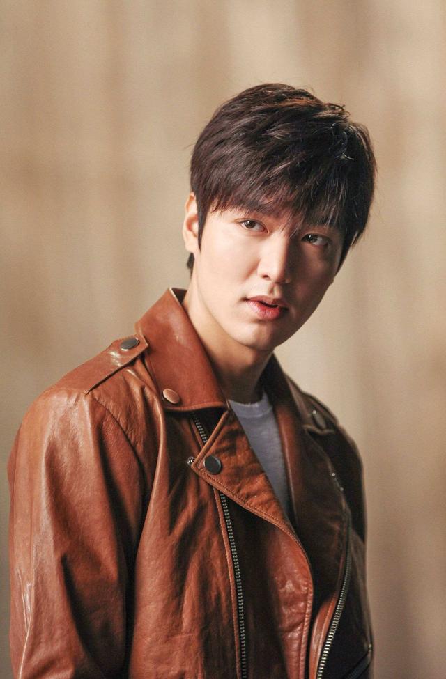 世界最帅百名帅哥,我来告诉你:肖战、十国混血儿米勒、阿兰德隆 世界最帅百名帅哥,我来告诉你:肖战、十国混血儿米勒、阿兰德隆