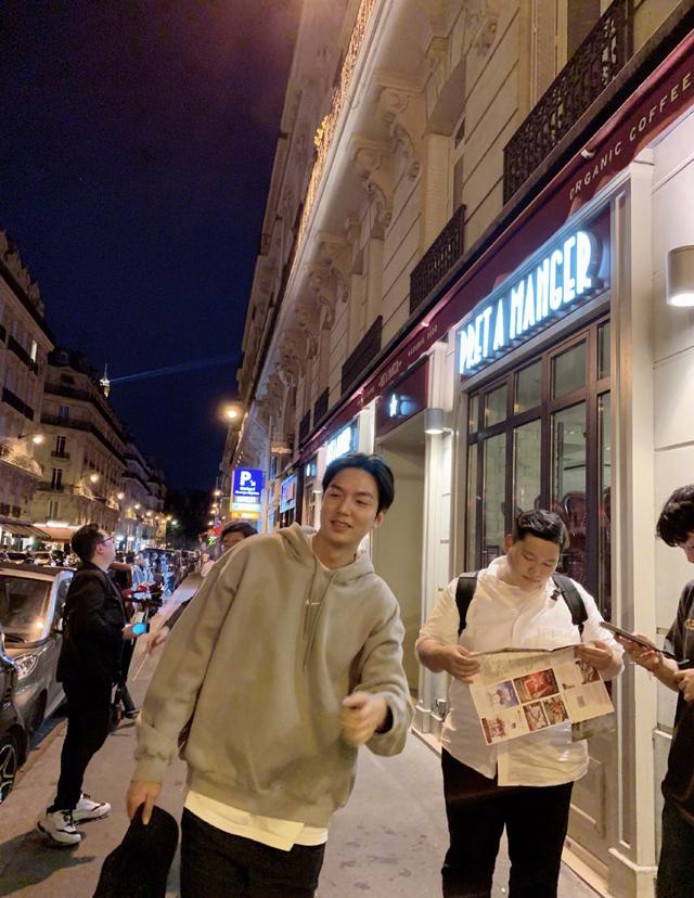 李敏镐强势回归,西装革履更爱私下的街头随性,颜值已回高峰 李敏镐强势回归,西装革履更爱私下的街头随性,颜值已回高峰