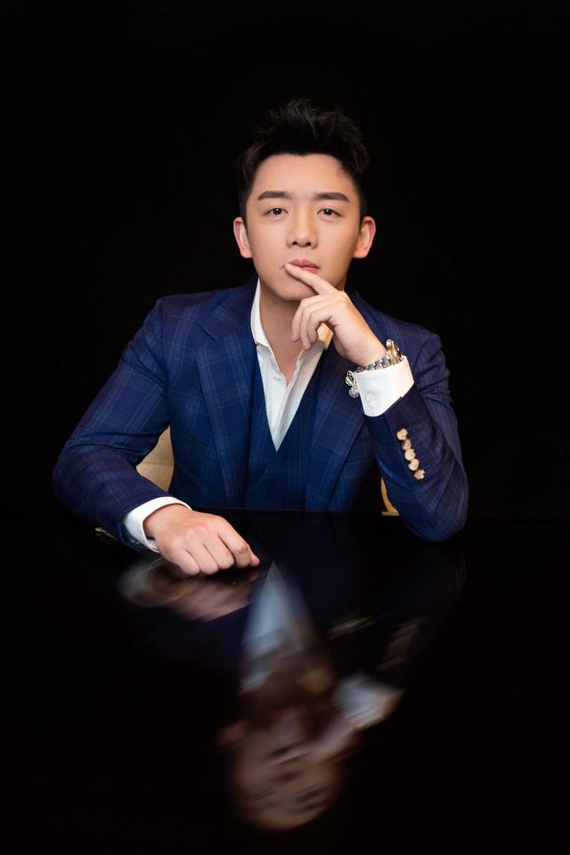 世界最帅百名帅哥,我来告诉你:肖战、十国混血儿米勒、阿兰德隆 世界最帅百名帅哥,我来告诉你:肖战、十国混血儿米勒、阿兰德隆