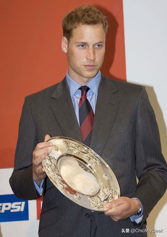 年轻的威廉和哈里王子帅炸!撞脸罗伯特·帕丁森和贾斯汀·比伯 年轻的威廉和哈里王子帅炸!撞脸罗伯特·帕丁森和贾斯汀·比伯