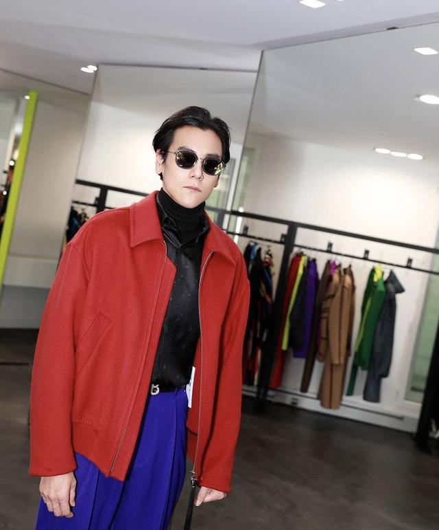 行走的荷尔蒙彭于晏,完美演绎西装和制服的造型 行走的荷尔蒙彭于晏,完美演绎西装和制服的造型