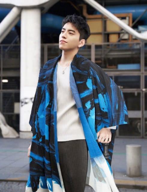 王大陆出席秋冬男装大秀,暖男形象,颇有日系风范 王大陆出席秋冬男装大秀,暖男形象,颇有日系风范