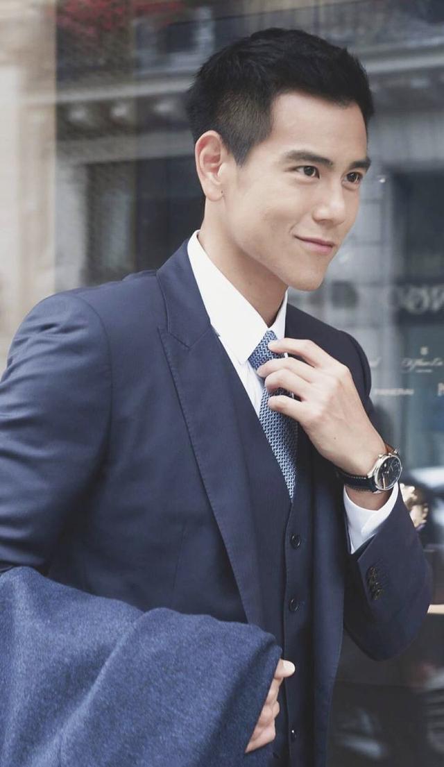 行走的荷尔蒙彭于晏,完美演绎西装和制服的造型 行走的荷尔蒙彭于晏,完美演绎西装和制服的造型