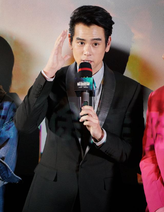 行走的荷尔蒙彭于晏,完美演绎西装和制服的造型 行走的荷尔蒙彭于晏,完美演绎西装和制服的造型